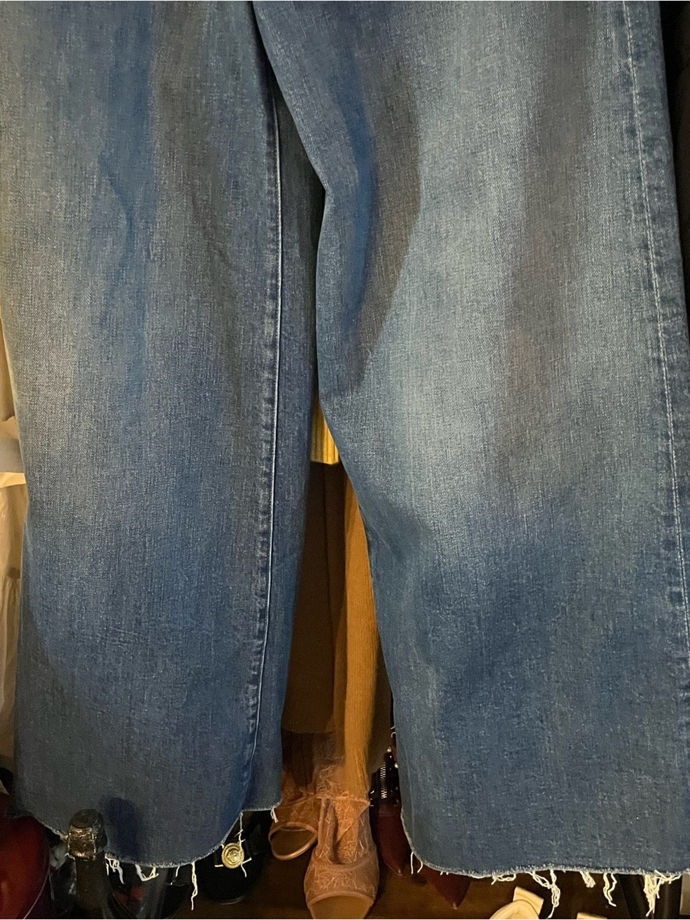 MOTHER JEANS ( THE SWISHER SNEAK) size womenโs 27 ๐๐ - Picture 6 of 7